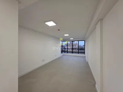Sala Comercial em Zona Nova