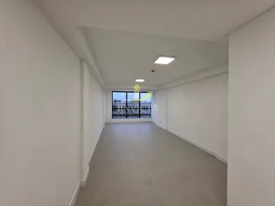 Sala Comercial em Zona Nova