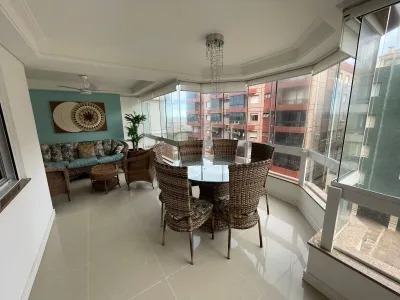 Apartamento em Zona Nova