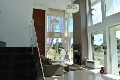 Casa em Condomínio em Zona Nova