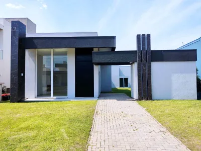 Casa em Condomínio em Zona Nova