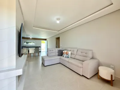 Casa em Bairro Mobiliada e Decorada no Bairro Zona Norte / Capão da Canoa — foto 3